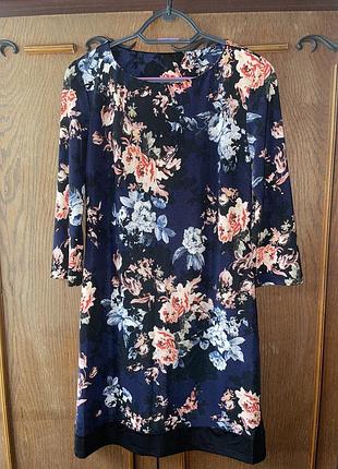 Повсякденна приталена сукня з рукавом три чверті