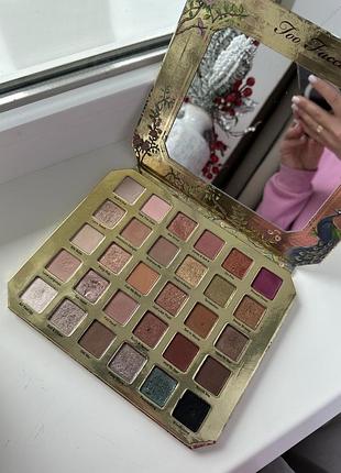 Палетка тіней too faced