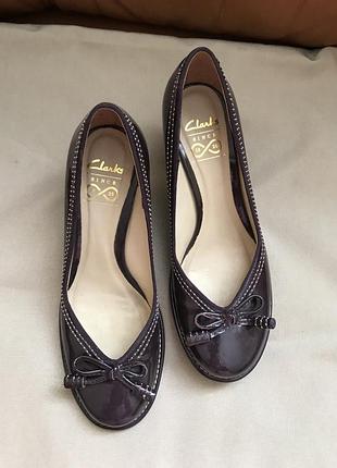 Clarks туфлі з  лакової шкіри вінтаж