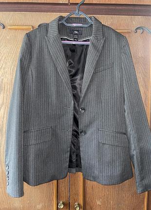 Стильний базовий жіночий жакет в смужку, підійде під будь-який образ