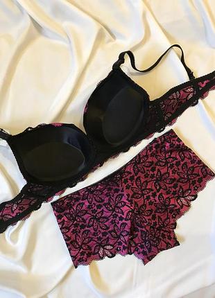 Комплект женского нижнего белья. нижнее бельё. женское нижнее белье.