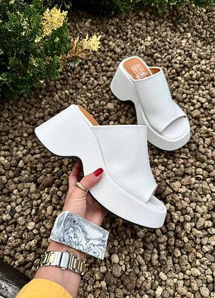 Шлепанцы кожа