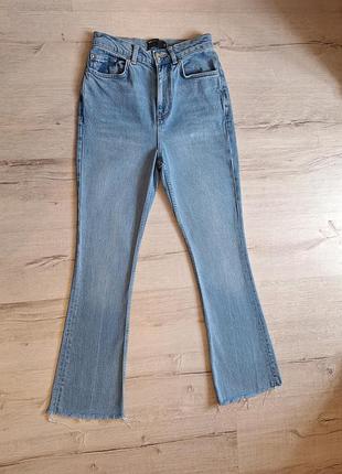Блакитні джинси кльош asos design розмір s 25/30