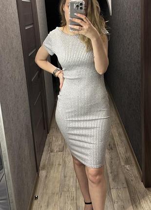 Сукня в обтяжку з коротким рукавом (в рубчик)