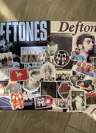 Набір наліпок+плакати+брелок з deftones