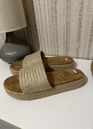 Шльопанці жіночі