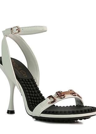 Стильные босоножки белые с пряжкой эко 39,5