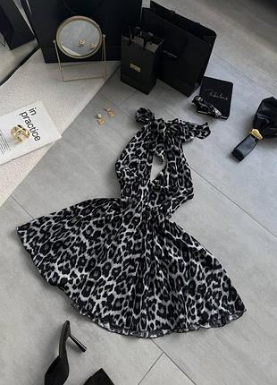 Сукня з відкритою спинкою леопардова