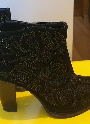 Ботинки на каблуке, ботильоны (туфли)