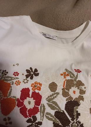 Футболка zara с красивой вышивкой