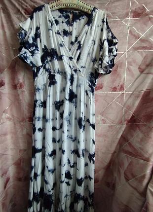 Сукня в плями