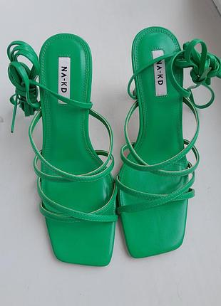 Босоножки 40р