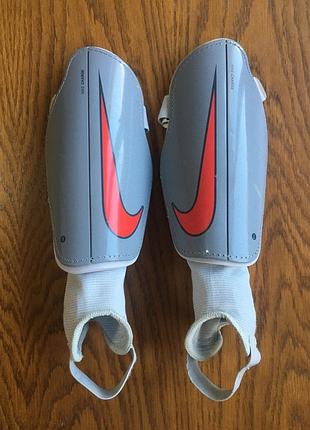 Чоловічі захисні щитки nike charge