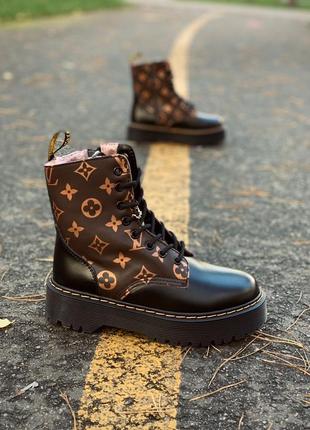 Ботинки dr. martens jadon x louis vuitton black fur
черевики2 фото