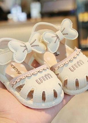 Босоніжки дитячі 2