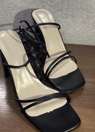 Босоніжки на випускний