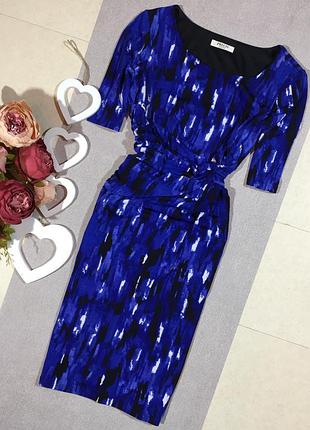 Яркое платье