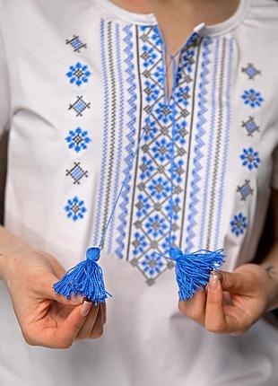 Жіноча футболка вишиванка біло-синя, вишиванка, вишита сорочка, жіноча вишиванка1 фото
