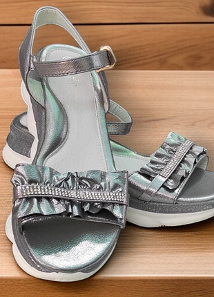 Детские босоножки сандалии для девочки на платформе серые серебро