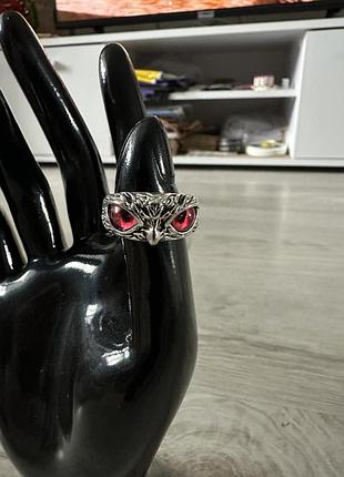 Кільце сова з малиновими очима