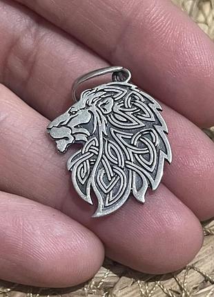 Серебряная подвеска-лев