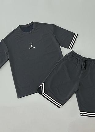 Спортивний костюм оверсайз футболка та шорти