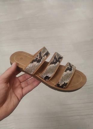 Шлепанцы женские слайдеры с принтом змеи