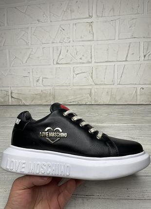 Крутые модные кожаные кроссовки love moshino