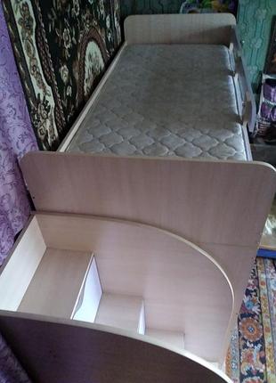 Кроватка с 2 ортопедическими матрасами  в идеальном состоянии прошу цена 6500 торг.