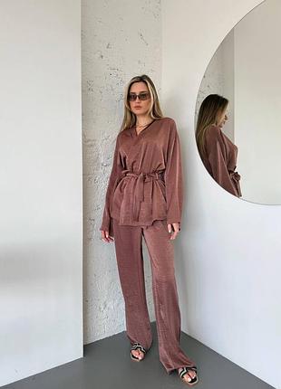 Брючный костюм из жатого шелка