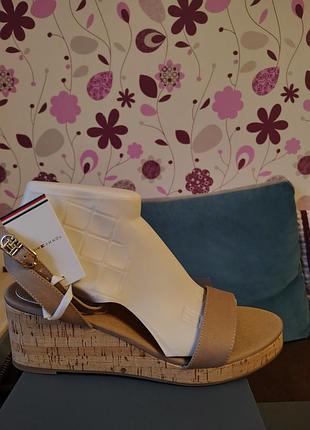 Босоніжки жіночі