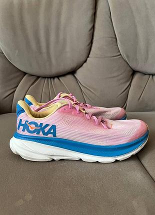 Hoka clifton 9 40 розмір