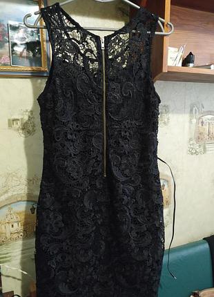 Черное кружевное платье