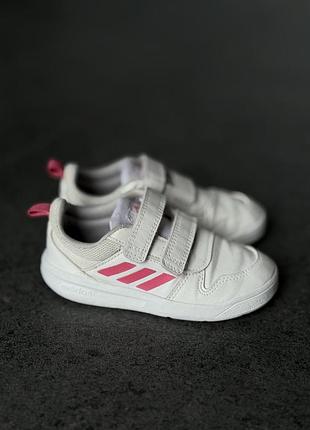 Дитячі кросівки adidas tensaur 26,5 розмір