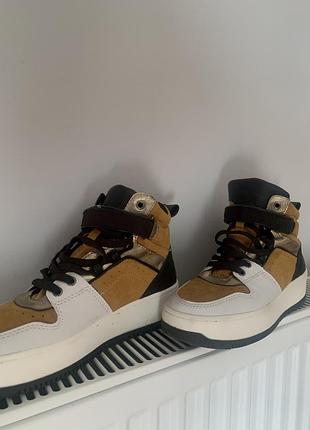 Кеди на високій підошві