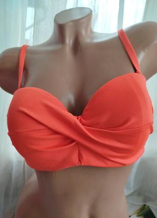 Безшовний верх купальника розмір 80d/l