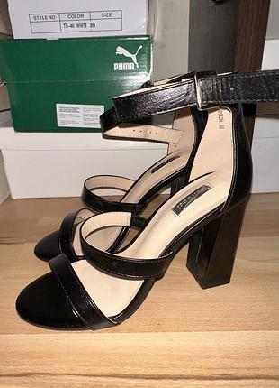 Босоніжки літні