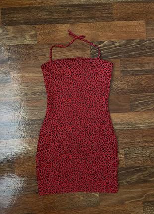 Легенька сукня облягаюча