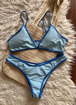 Блакитний купальник з синім обрамленням 🌊