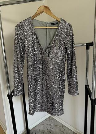 Сукня в паєтки довгий рукав