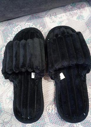 Тапочки черные меховые