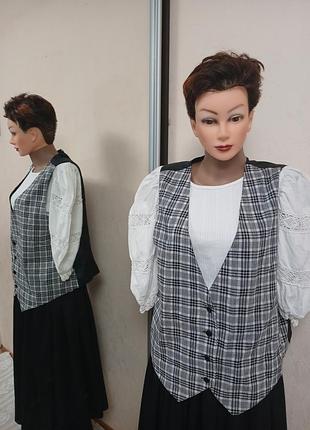 Жилет жіночий, літній в клітину.