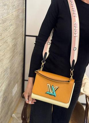 Сумка женская кожаная маленькая оранжевая бежевая широком ремне