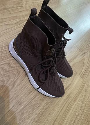 Кросівки чоботи carvela