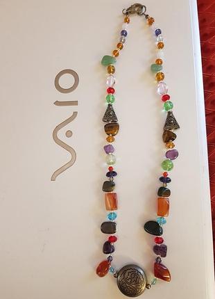 Ожерелье красивое из камней