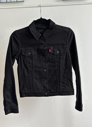 Чорна куртка levis xs
