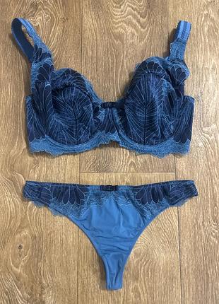 Яркий,красивый набор на пышные формы.