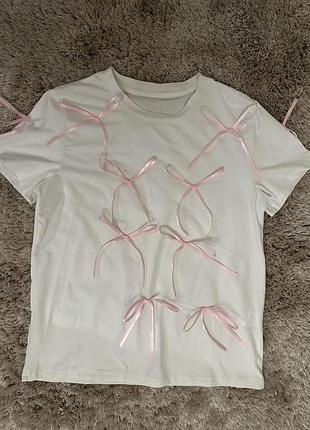 Біла футболка з бантиками