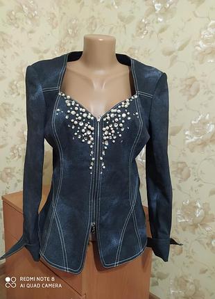 Коттоновый жакет в бусинах и стразах