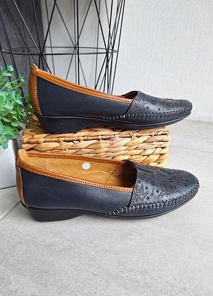Нові туфлі натуральна шкіра pavers 39-40